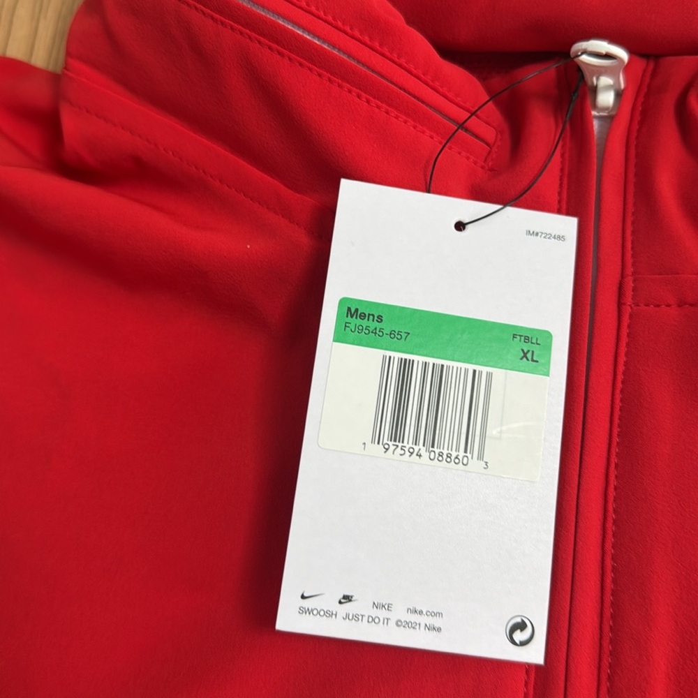 NIKE MEN’S COACHES JACKET
Long-Sleeve Woven Top (Stock) - Picture 12 of 12
